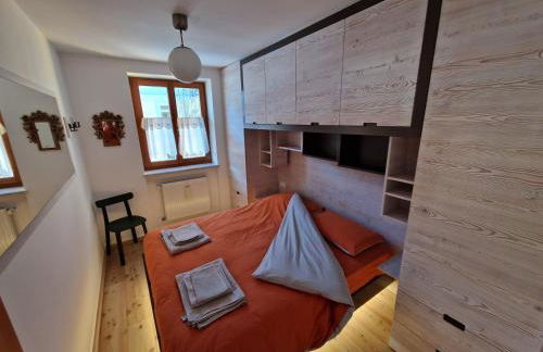 Ampio appartamento su 2 livelli con garage coperto - Foto 7