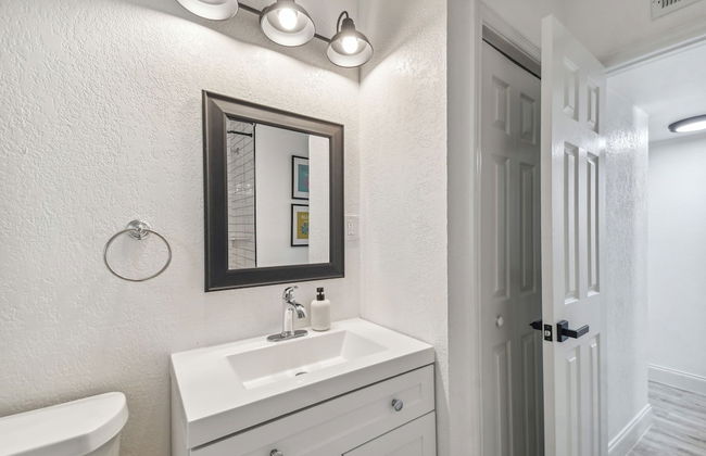 Coastal Bliss 3BR Gem Near MacDill AFB - Foto 23