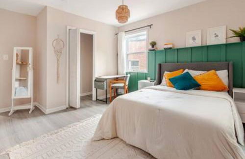 Stylish 3BR Townhouse with Backyard,and Easy Parking - Photo 49