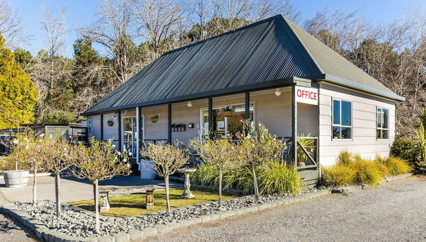 Check-in/check-out kiosk