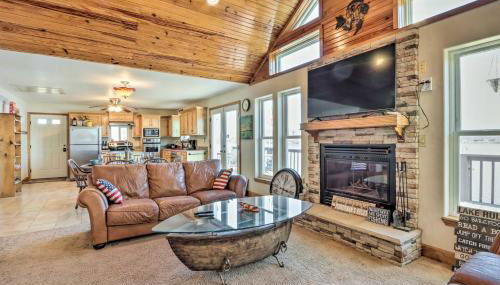 House with Deck Overlooking Lake of the Ozarks! - Foto 5