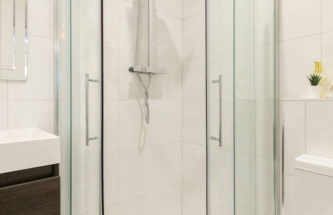 Room in Apartment - 12 Helena Luxury Serviced Apartment - Photo 16