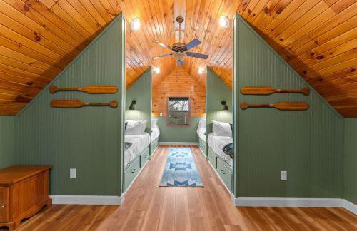 Remodeled Lakefront Cabin, shuffleboard, Starlink - Foto 26