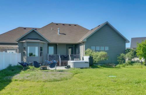 Rigby Gem with Hot Tub Theater Game Room Grill - Foto 40