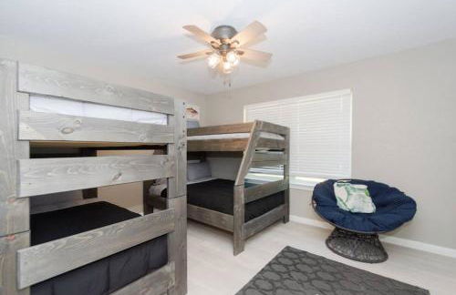 Bay Breeze Escape - 3BR Home with Game Room, Huge Backyard, Patio & Minutes from Boardwalk - Foto 28