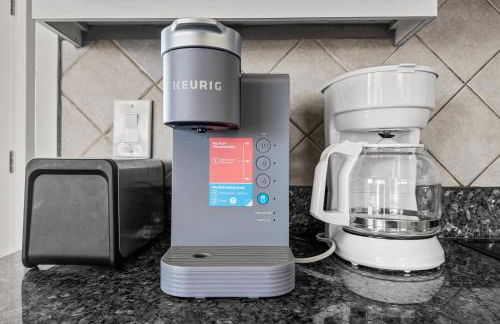 Oceanfront Galveston Beach House Steps to Sand! - Foto 11