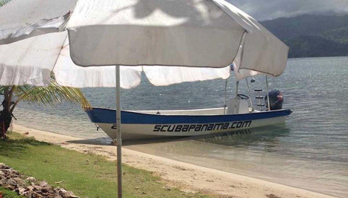 Bote para llegar a la isla privada