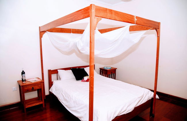 Lush Gardens Apartment 1 - Photo 4