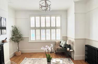 Modern Spacious 4 Bedroom Home in Greater Ldn With Garden & Parking - Photo 7