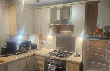 Edinburgh city centre one private bedroom in shared apartment with private bathroom with free car parking - Foto 11
