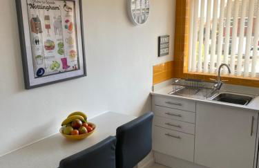 Spacious 2 Bed Village Flat sleeps 4/6 - Photo 9