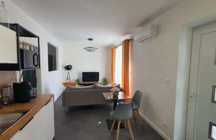 Cozy and chic apartment - Photo 1