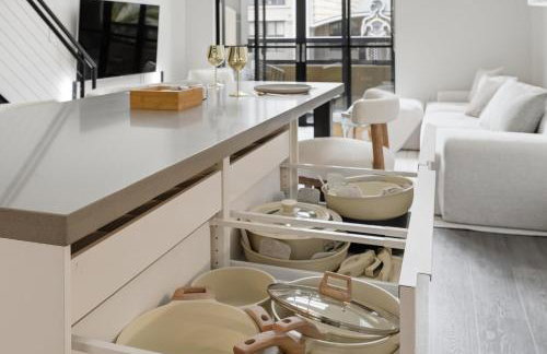 Modern Luxury Loft facing Santana Row w/Balcony - Photo 10
