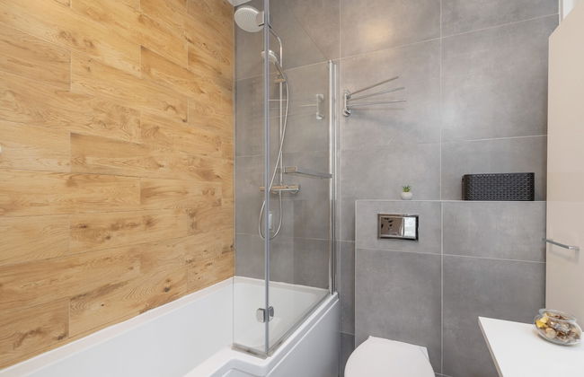 Apartment With Garden by Renters - Photo 37