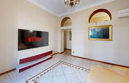 Wonderful downtown apartment-HD NETFLIX, KING-SIZE BED, two minutes' walk from metro - Foto 29
