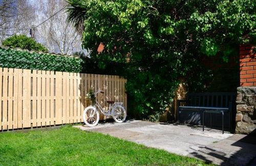 Rare Free Parking in Heart of the City - Highly Rated Townhouse & Garden - Peaceful Area Less Than 5min Walk to Beach, Shops, Bars, Arena, Marina, Parks - Foto 18