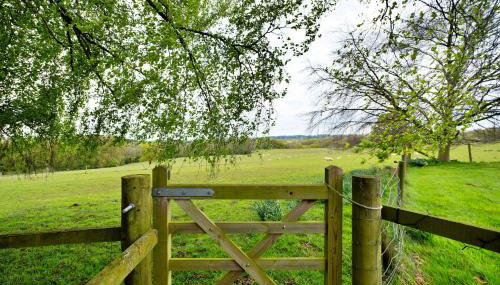 Finest Retreats - Hay and Hedgerow Glamping - Foto 5, Garden, Garden view