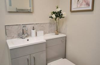 Spacious 4 Bed House Sleeps 6 Parking Garden in Loughborough - Foto 24