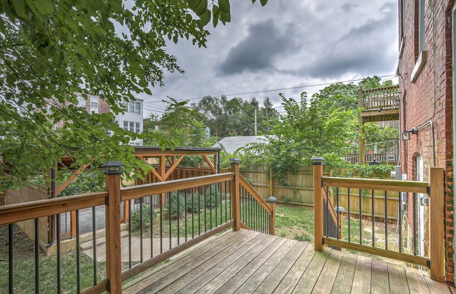 Expansive Downtown Home | JZ Vacation Rentals - Photo 36