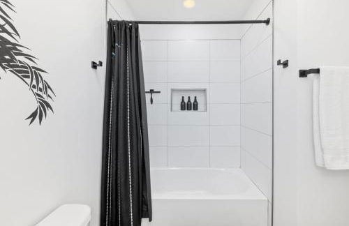 New-Dog Friendly,Hot Tub, Fire-pit, 1 mile to DTWN - Foto 24