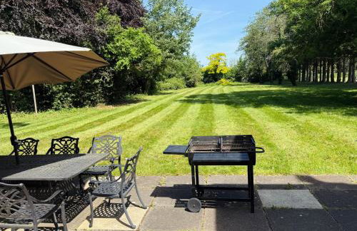 Royal Windsor Grand Estate Private 5 Acres of Gardens - Photo 7