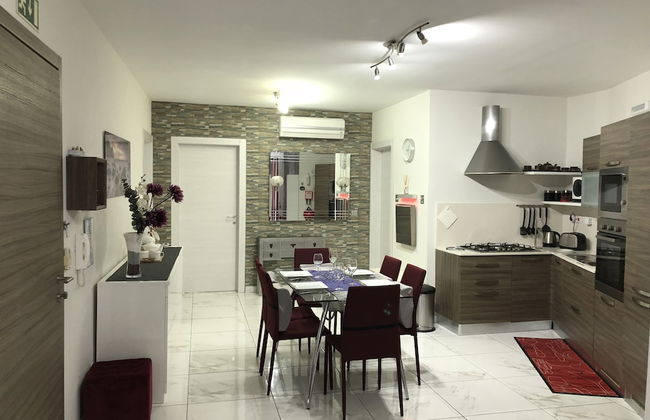 Sea View 2 Bed Apartment Close to Beach - Photo 41