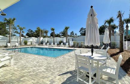 Nacho Beach House by Avantstay Inlet Beach Sleeps 10 + Pool - Photo 6