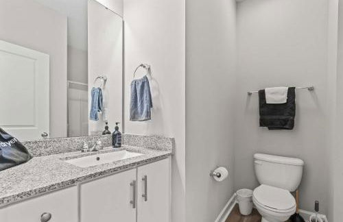 3BR Townhouse King Bed Garage Pineville - Foto 16