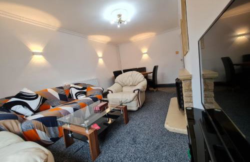 Bristol 2-Bed Bungalow Sleeps 4 Parking - Foto 12