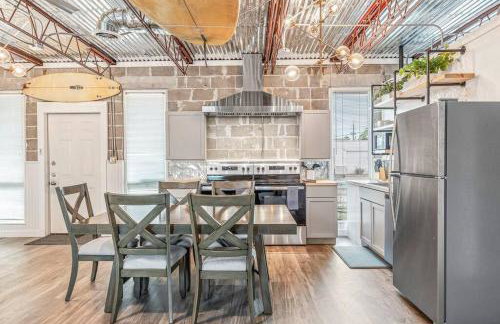 Livin Right Surf Loft: pickleball, basketball, close to the fun - Foto 11