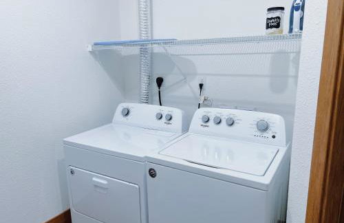 2BR Balcony Suite with Parking at The Grand Castle - Foto 3