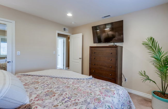 Beautiful Backyard Oasis 5 bedroom 3 Bathroom Home - Foto 9