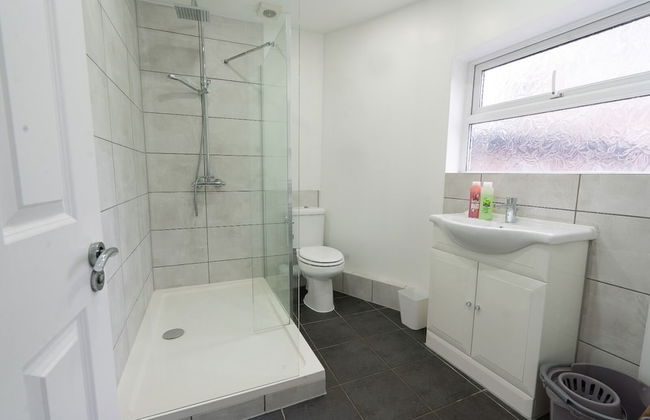 City Centre Modern 4 Person Apartment - Foto 7