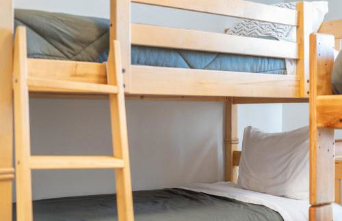 NEW! HUGE 5BR Mountain Views Game Room Hot Tub Lawn Games BBQ - Photo 24