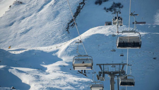 Realizando el paseo en teleférico