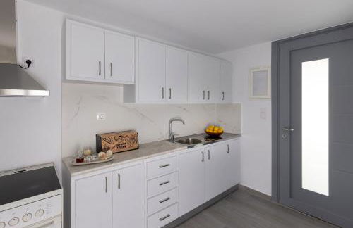 Restia Seaside Apartment I, 50m from Megas Gialos Beach - Foto 5