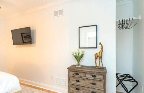 Two Condos on Music Row that Sleeps 14 with POOL and Parking - Foto 39