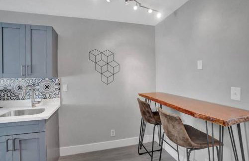 Rustic Retreats Beachy 1BR for 4 guests in the heart of Fort Lauderdale - Foto 14