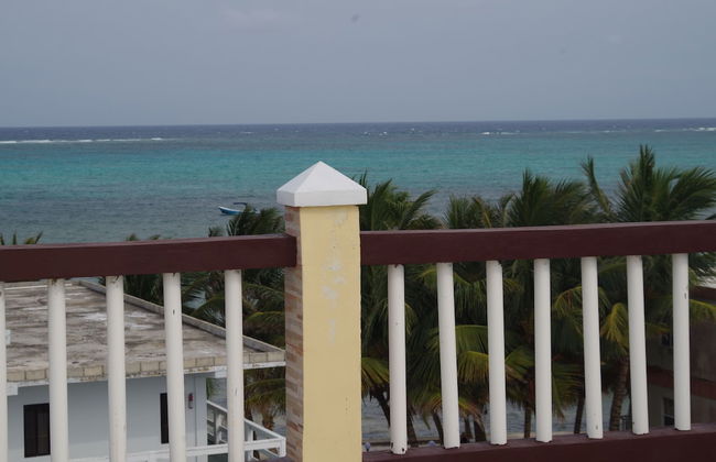 Tropicana Condominiums - Foto 43