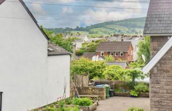 Chic 2-bedroom townhouse in vibrant Abergavenny - Foto 10