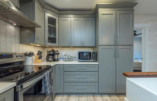 Spacious 4BR Mountain Retreat for 16 in Fairview - Foto 2