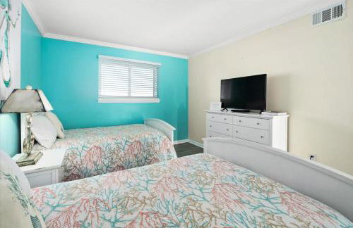 Oceanfront 2 Bedroom Modern Beach Condo w Pool - Foto 25