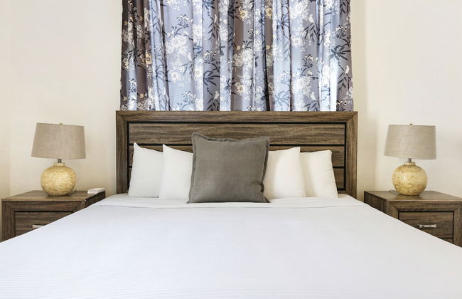 Uptown Spacious 4BD w Historic Charm - Foto 3