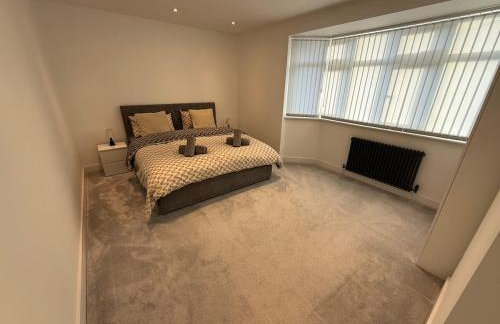 Luxury 4 Bedroom House in Harrow with Free Parking - Foto 13