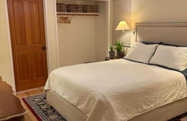 Seaside Garden Escape, A Stroll to the Beach! - Foto 35