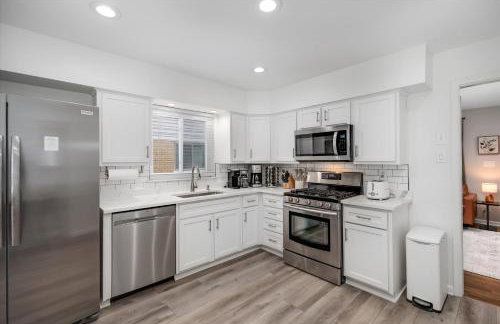 Arcade! Brand New MCM 4BR, Ping Pong, 4 Queens - Foto 4