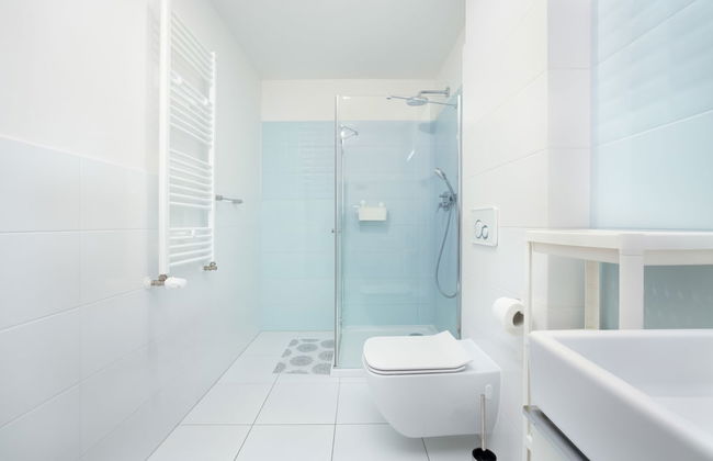 Apartments Five Seas by Renters - Photo 39