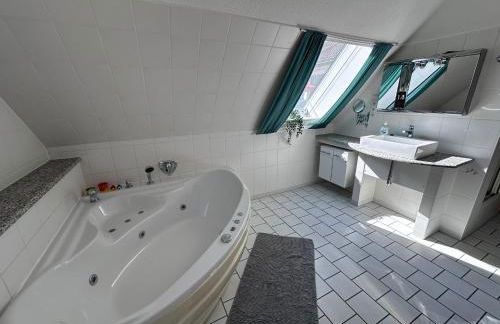 Relaxen am Meer - mit Parkplatz und Whirlpoolwanne, Ostsee - Photo 5