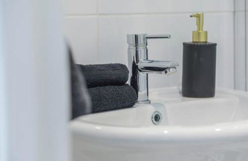 8 Iris Cottage 4-BR Coastal Home in Suffolk - Foto 30