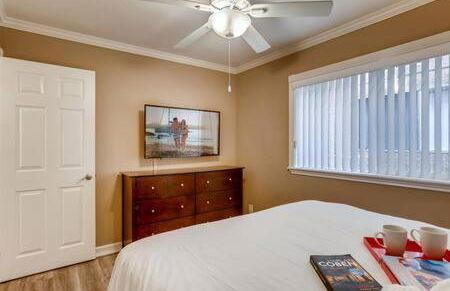 AWESOME 3BR 1 Block To Ocean Fast WIFI C1 - Photo 35